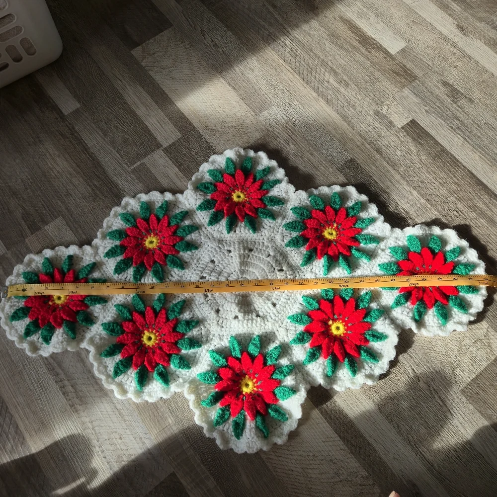 Vintage Handmade Crochet Poinsettia 3D Flower Christmas Table Runner Large 32" - Picture 8 of 11